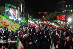 مراسم وداع با پیکر مادر شهیدان افراسیابی در چهارراه نبرد خیابان پیروزی