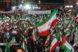 اجتماع به عشق وطن دسته پرچم داران ایران- میدان انقلاب تهران