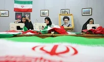 کارگاه کوچک بانوان تهرانی؛ پرچم برای میدان، عروسک برای کودکان جنگ‌زده در هتل+ عکس و فیلم