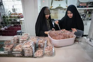 زنان ایران، پای کار مقاومت