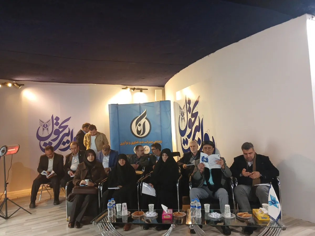 رؤسای دانشگاه‌های دولتی از نمایشگاه «روایت تحول» بازدید کردند