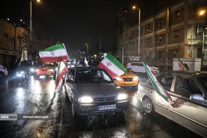 بیعت مردم تهران با حضرت آیت الله سید مجتبی خامنه ای رهبر جدید انقلاب اسلامی ایران - میدان شهدا