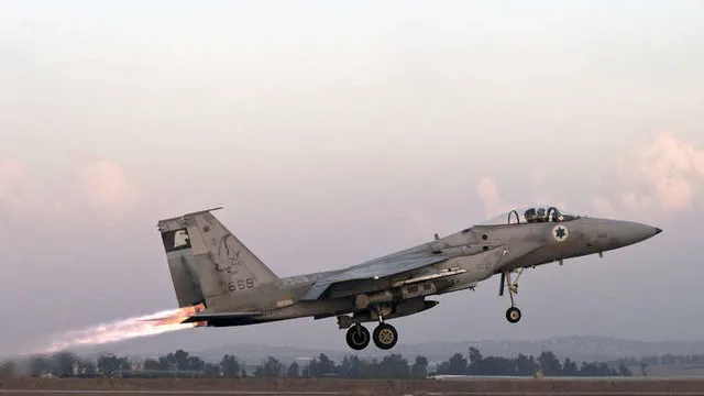 F15