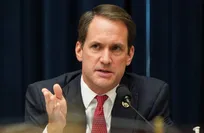 کارشناس آمریکایی: افزایش فشار بازارهای مالی، دلیل ادعای ترامپ درباره مذاکره با ایران بود