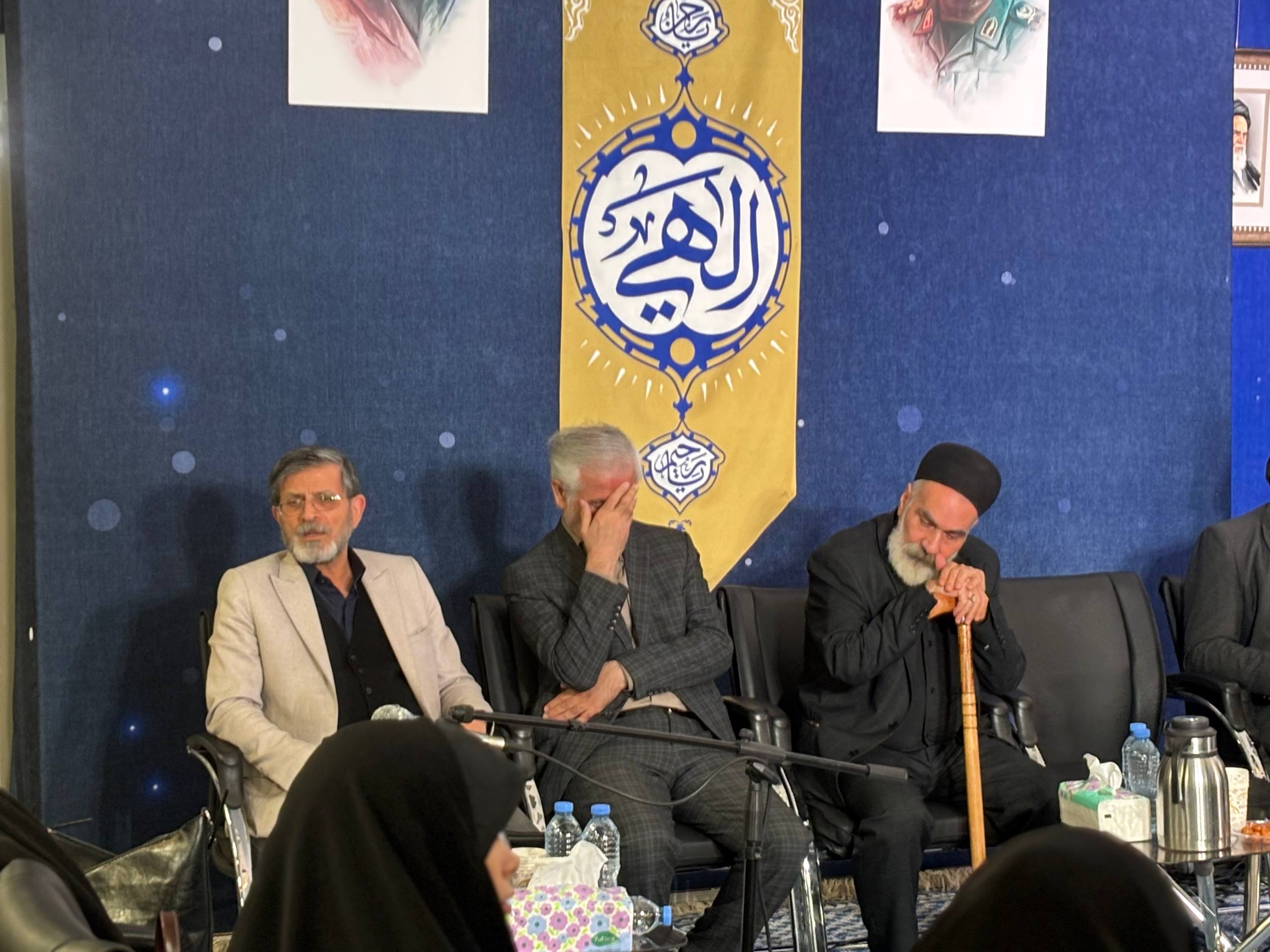 محفل شعر امین امسال بدون امام خامنه ای برگزار شد/ خونخواهی و انتقام، ۲ کلیدواژه گعده شاعران محفل شعر امین امسال بدون امام خامنه ای برگزار شد/ خونخواهی و انتقام، ۲ کلیدواژه گعده شاعران