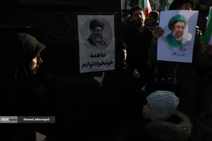 بیعت مردم با آیت&zwnj;الله سید مجتبی خامنه&zwnj;ای سومین رهبر جمهوری اسلامی ایران