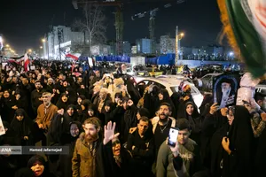 عزاداری شهادت رهبر انقلاب در چهارراه کوکاکولا خیابان پیروزی تهران