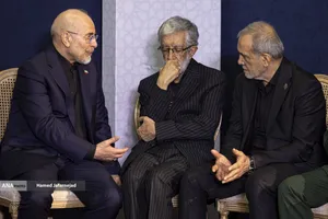 ادای احترام مقامات و مسئولان خارجی به پیکر امام شهید 