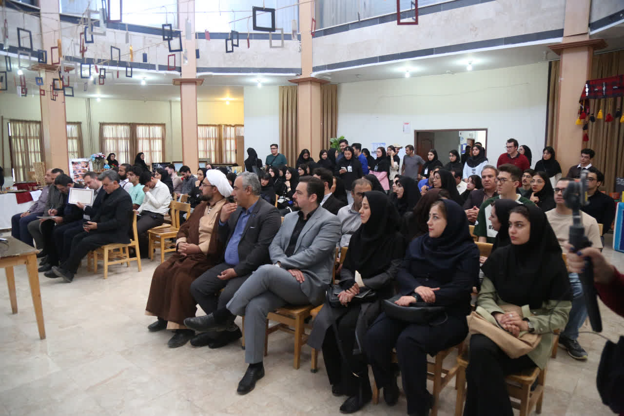 نمایشگاه صنایع خلّاق در دانشگاه آزاد اسلامی واحد کرمانشاه گشایش یافت