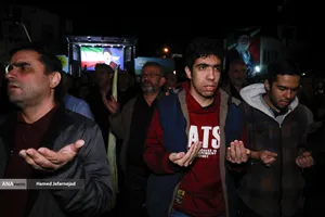 اقامه نماز استغاثه به امام زمان زمان(عج) - چهارراه نبرد خیابان پیروزی