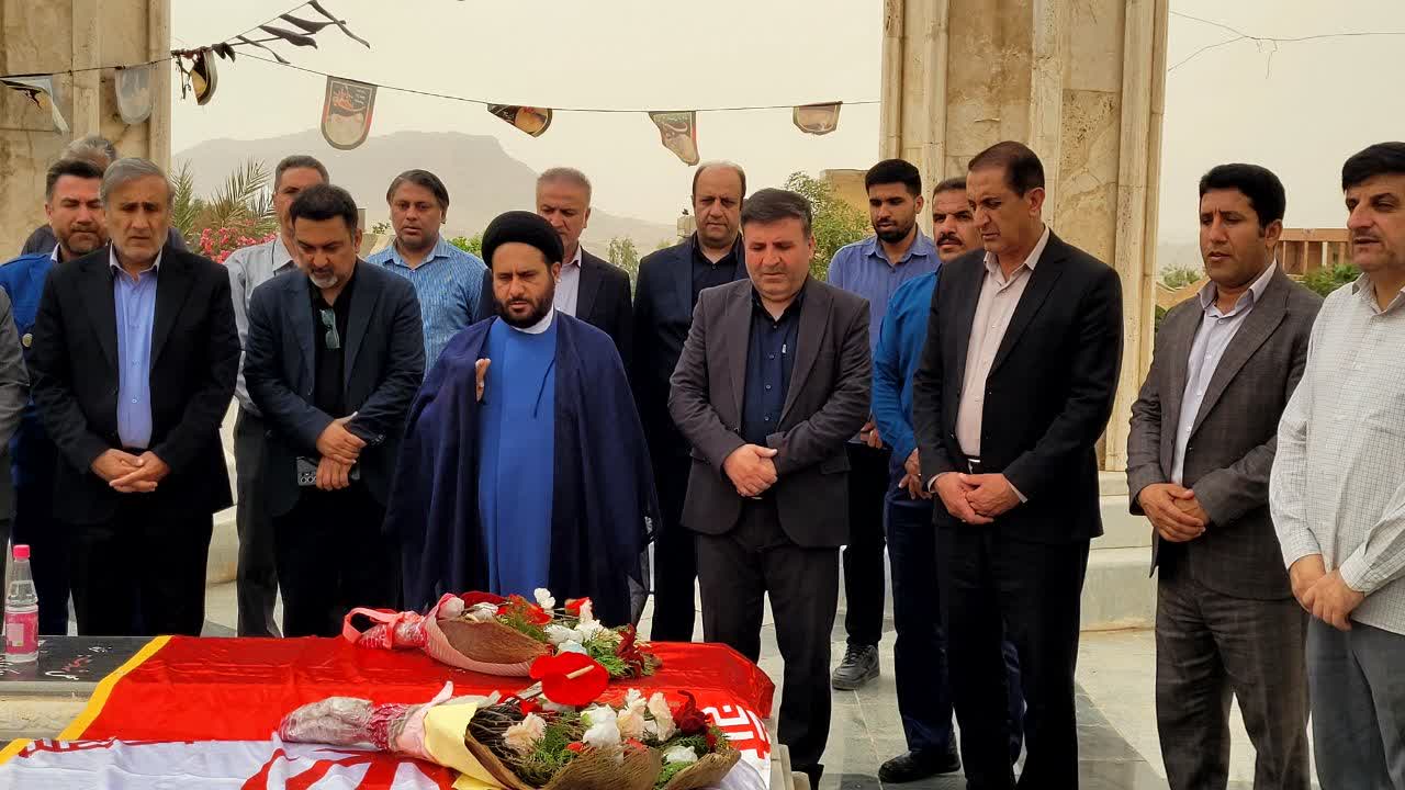 صنعت نفت و گاز را با کمک دانشگاه آزاد بومی می‌کنیم؛ از پایش سرزمینی تا تأسیس کارگاه تخصصی تعمیر شیر‌های توپی صنعتی