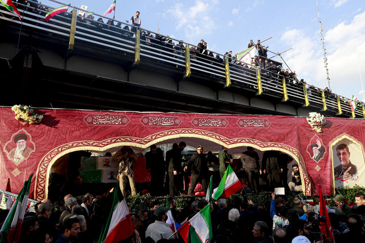 تشییع پیکر مطهر دریابان شهید علیرضا تنگسیری فرمانده دلاور خلیج فارس