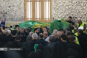 تشییع و تدفین پیکر مطهر دانشمند هسته&zwnj;ای شهید محمدمهدی طهرانچی رییس دانشگاه آزاد اسلامی و همسر گرانقدرش شهیده مژگان قراویری در حرم حضرت عبدالعظیم حسنی(ع)