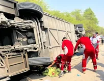 واژگونی اتوبوس در محور شوش به اهواز با ۲ کشته+ تصاویر