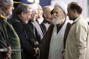 ادای احترام مقامات و مسئولان خارجی به پیکر امام شهید 