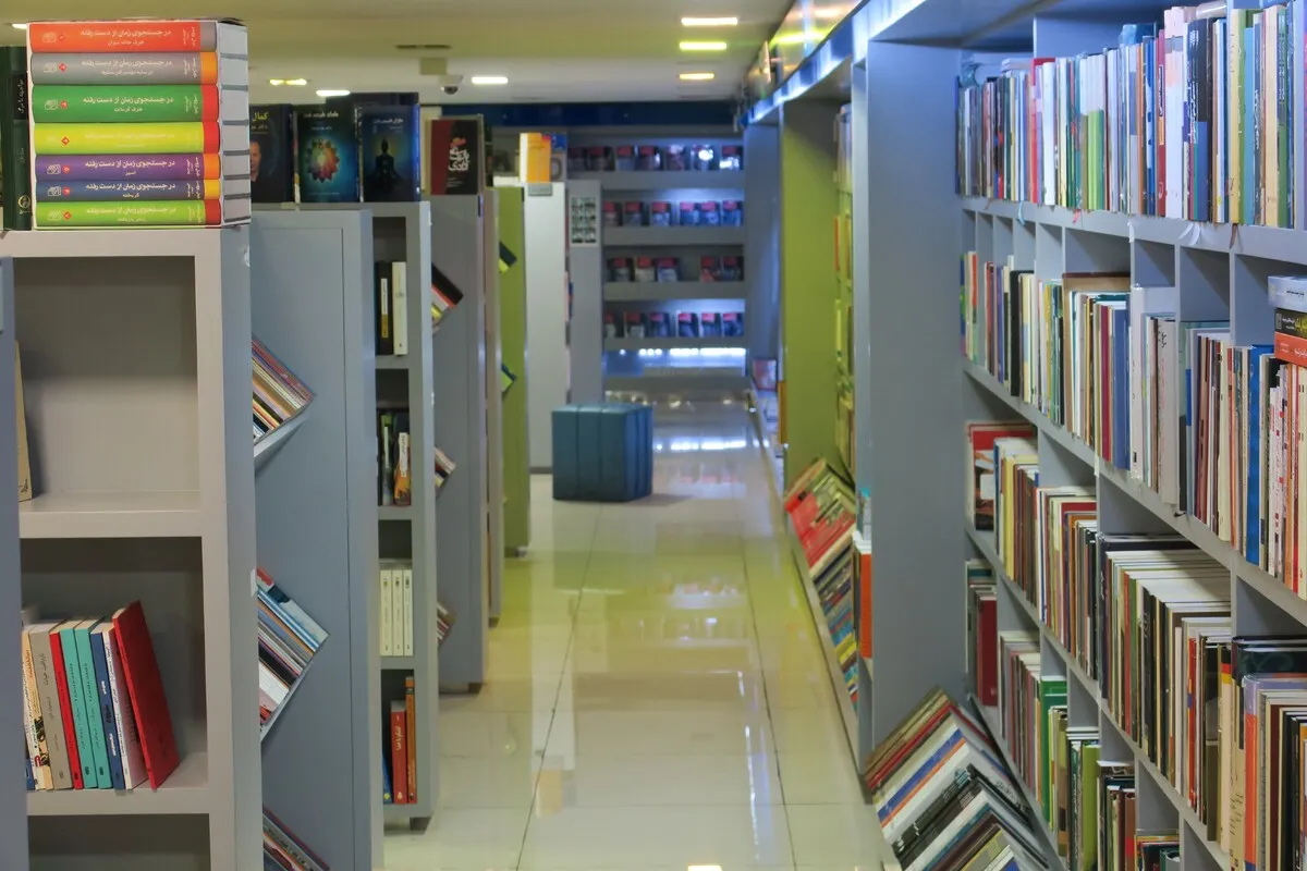 بازگشایی مجدد فروشگاه کتاب «گلفام» پس از ۲۲ ماه تعطیلی