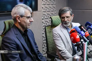 ناصر فیض شاعر و مدیر دفتر پاسداشت زبان فارسی حوزه هنری