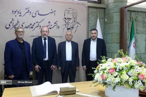 مراسم امضای دفتر یادبود دانشمند شهید دکتر محمد مهدی طهرانچی