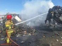 آتش‌سوزی یک ملک ۲۰۰۰ متری در محله چهاردانگه+فیلم