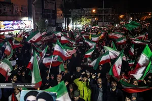 اجتماع مردمی در حمایت از رزمندگان اسلام و بیعت با رهبری و محکومیت حملات وحشیانه صهیونیستی - آمریکایی با حضور مردم انقلابی و شهیدپرور در میدان شهدا تهران