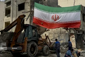 در پی تجاوز جنایتکاران آمریکایی-صهیونی به مناطق مسکونی اصفهان، گروه های جهادی از لحظات ابتدایی وقوع این جنایت، در کنار امدادگران مشغول خدمت رسانی، آواربرداری و بازسازی منازل آسیب دیده مردم هستند.