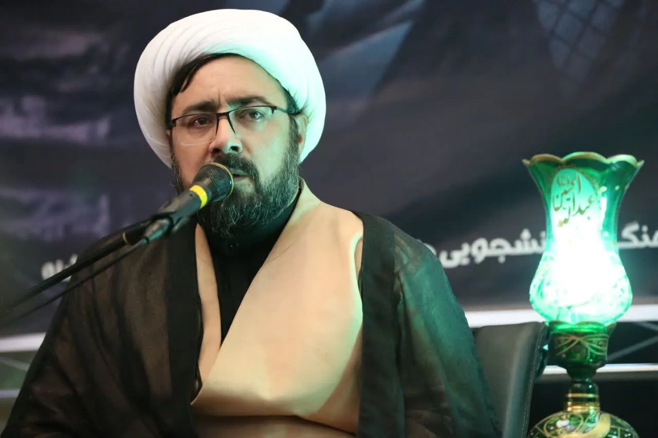 بررسی ویژگی های امام شهید در دانشگاه کرمانشاه