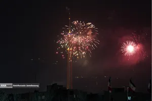 نور افشانی در شب سالگرد پیروزی انقلاب اسلامی