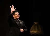 سالار عقیلی در فضای باز برج میلاد می‌خواند