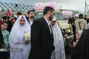 مراسم جشن عروسی زوج های جان فدا همزمان با سالروز ازدواج حضرت زهرا و حضرت علی در میدان امام حسین