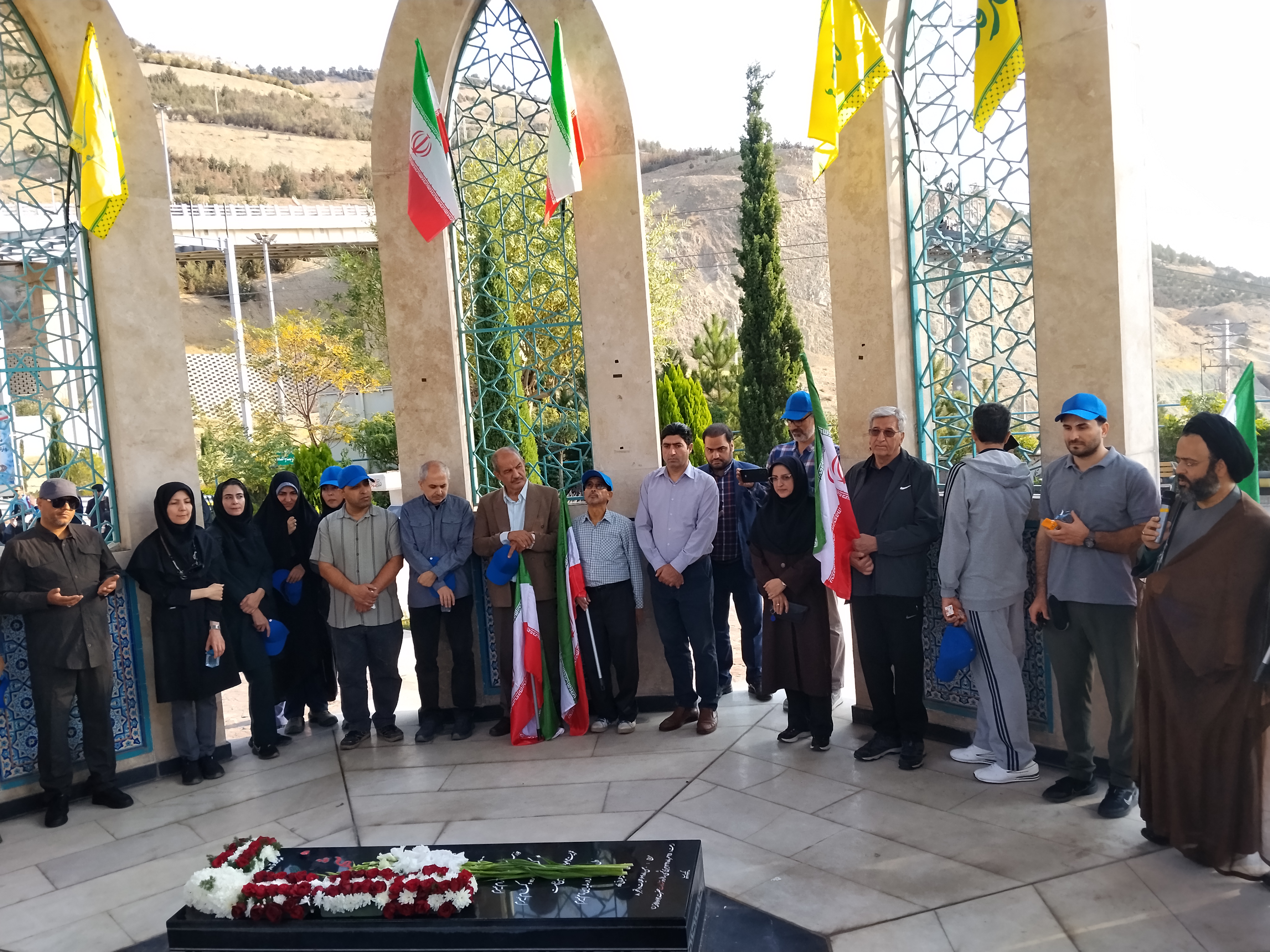برگزاری مراسم پیاده‌روی دانشگاهیان دانشگاه آزاد به مناسبت هفته تربیت بدنی