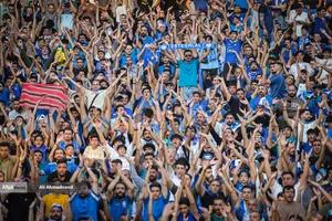 تیم&zwnj;های فوتبال استقلال و پرسپولیس امروز (چهارشنبه) در چارچوب هفته پنجم لیگ برتر به مصاف هم رفتند که این دیدار به تساوی یک - یک انجامید.