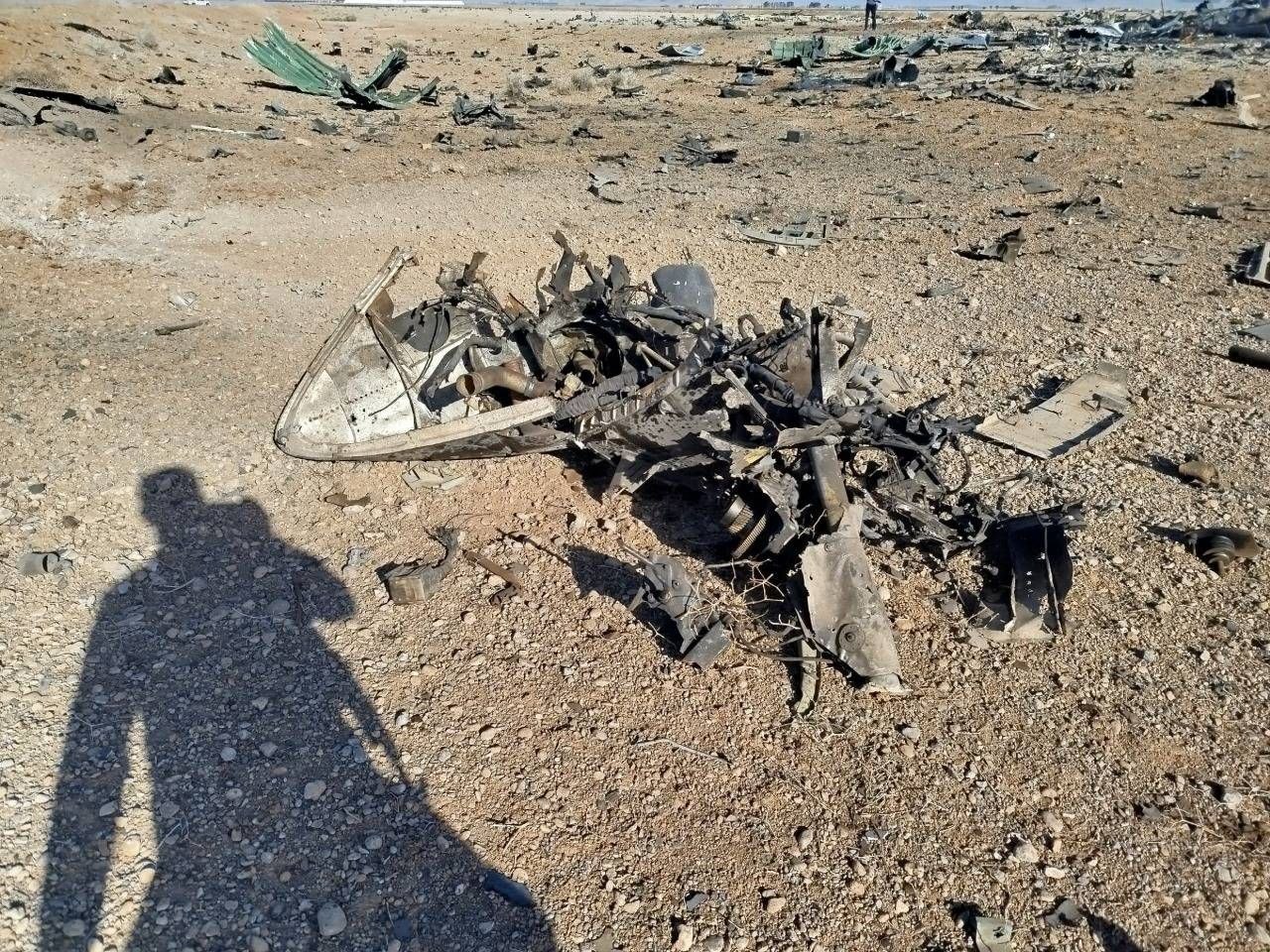 قرارگاه خاتم الانبیاء: ترامپ تلاش می‌کند با ایجاد ابهام، شکست تلخ ارتش زبون خود را توجیه کند/ تصاویر تکمیلی از لاشه‌ پرنده‌های متجاوز آمریکایی