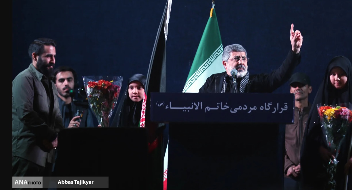 روایتی از نقش مداحان و سرودهای انقلابی در حماسه خیابان روایتی از نقش مداحان و سرودهای انقلابی در حماسه خیابان