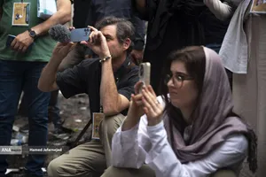 بازدید خبرنگاران خارجی از آثار به&zwnj;جامانده از حمله موشکی رژیم صهیونیستی به ساختمان شیشه ای صدا و سیما که در تاریخ ۲۴ تیرماه صورت گرفت