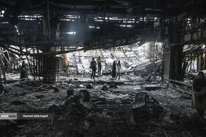 بازدید خبرنگاران خارجی از آثار به&zwnj;جامانده از حمله موشکی رژیم صهیونیستی به ساختمان شیشه ای صدا و سیما که در تاریخ ۲۴ تیرماه صورت گرفت