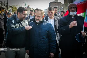 حضور امیرسرتیپ عزیز نصیرزاده وزیر دفاع و پشتیبانی نیروهای مسلح در راهپیمایی 22 بهمن 1403