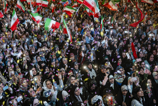 دویستمین شب اجتماع مردمی در میدان انقلاب