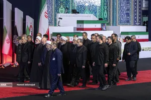 ادای احترام مقامات و مسئولان خارجی به پیکر امام شهید 