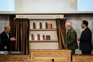 مسعود معینی&zwnj;پور رئیس کتابخانه، موزه و مرکز اسناد مجلس، محمد باقر قالیباف رئیس مجلس شورای اسلامی، محسن اسماعیلی، معاون پارلمانی رئیس جمهور  