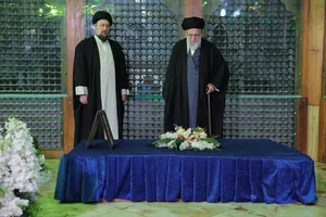 حضور رهبر انقلاب در حرم حضرت امام خمینی(ره)