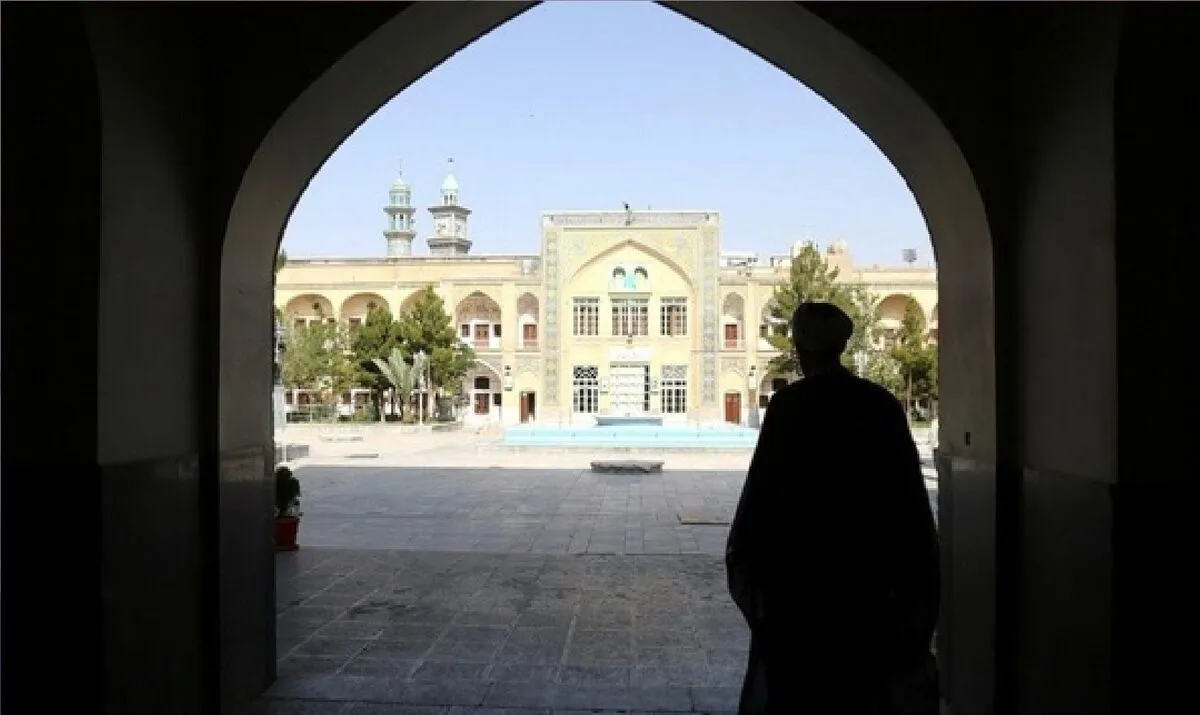 حوزه علمیه دستگاه هدایت اجتماعی در مقابله با فرهنگ مادی‌گرای غرب