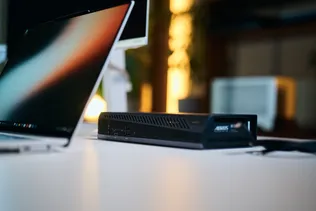 لپ‌تاپ ThinkPad با گرافیک اکسترنال آئوروس بازی‌ها را با وضوح ۱۴۴۰p اجرا کرد