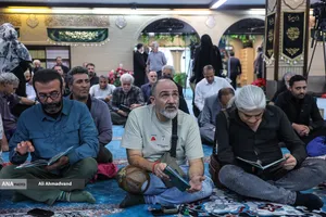 مراسم یادبود &laquo;اکبر عبدی&raquo; در مسجد بلال