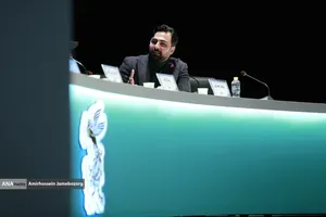 بابک انصاری بازیگر در نشست خبری فیلم سینمایی ترک عمیق