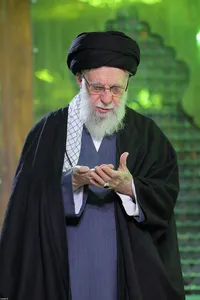 حضور رهبر انقلاب در حرم حضرت امام خمینی(ره)