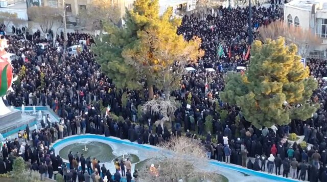 مردم شهرهای مختلف در فراق امام خامنهای در خیابانها به عزاداری پرداختند مردم شهرهای مختلف در فراق امام خامنهای در خیابانها به عزاداری پرداختند