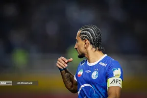 تیم&zwnj;های فوتبال استقلال و پرسپولیس امروز (چهارشنبه) در چارچوب هفته پنجم لیگ برتر به مصاف هم رفتند که این دیدار به تساوی یک - یک انجامید.