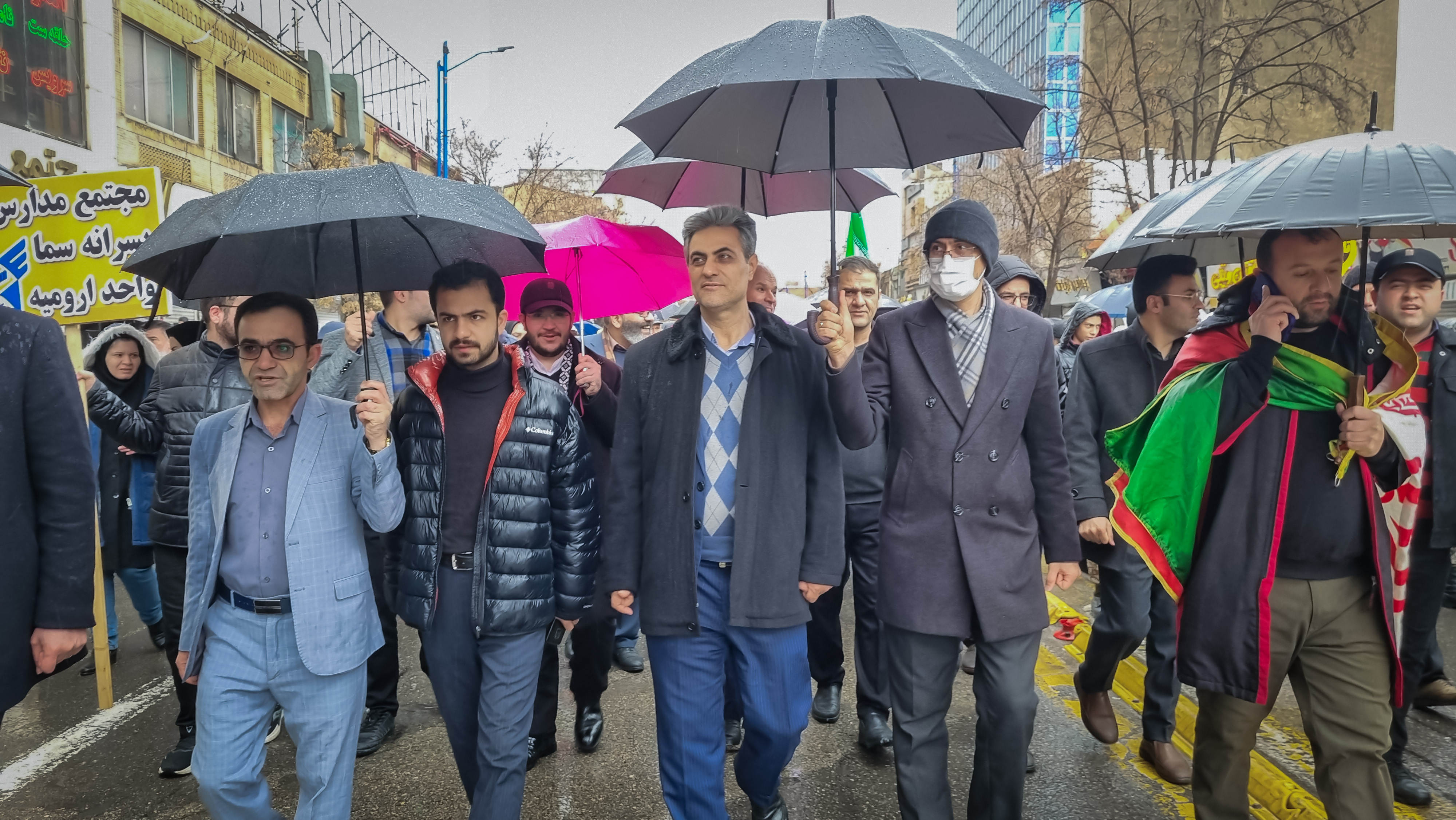 حضور حماسی دانشگاهیان آزاد ارومیه در راهپیمایی 22 بهمن؛ تجلی وفاداری به انقلاب و رهبری