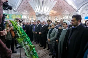 تجدید میثاق دانشگاهیان دانشگاه آزاد اسلامی با آرمان های امام خمینی(ره)