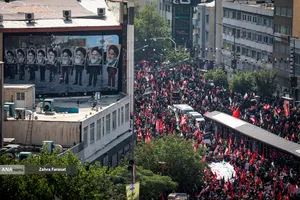 تشییع پیکر مطهر آقای شهید ایران و خانواده ایشان -۱
